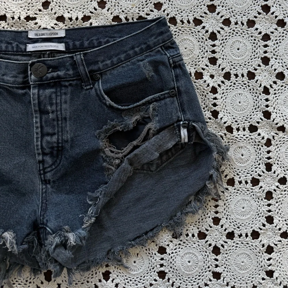 One Teaspoon x Free People Denim Shorts Faded Black Cuff Hem Size 28